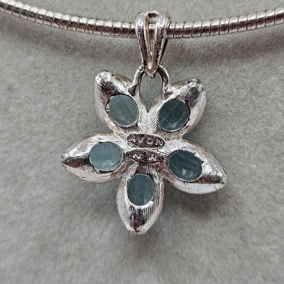 VINTAGE Avon Silver Tone Blue Rhinestone Flower Pendant Choker Necklace Signed - Picture 6 of 7